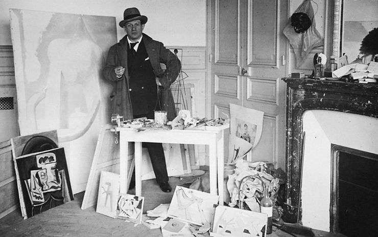 Pablo Picasso in his studio in Paris, 1929 Courtesy: Travel by art