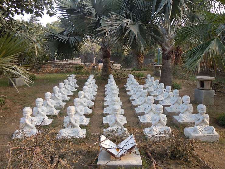 Public installation by Kamal Narayan at the Graden of Five Senses, Image credits: Delhi Tourism